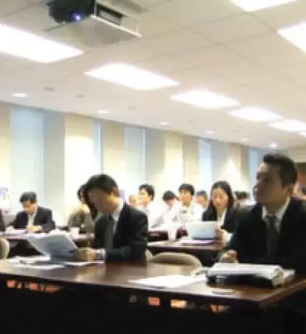 Japoneses en seminario de inversión