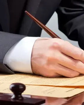 Manos escribiendo