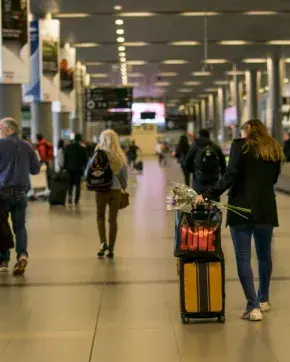 Turistas en aeropuerto