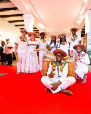 Bailarines y músicos folclóricos Colombianos