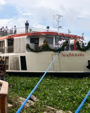 La llegada de AmaWaterways ha marcado un hito en la economía de la ribera.