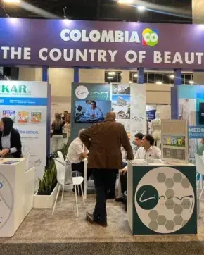 Stand de Colombia CO en feria