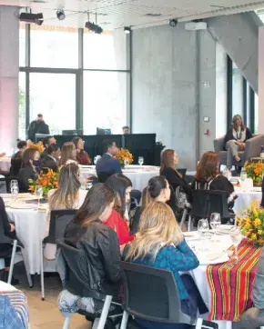 ProColombia participando en evento de Expo Dubái