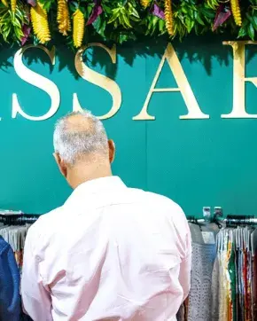 Letrero de "Passarela" textil en evento de moda Colombiana