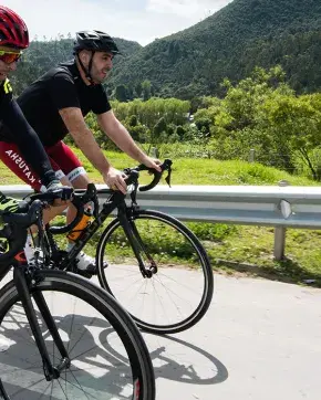 Dos ciclistas