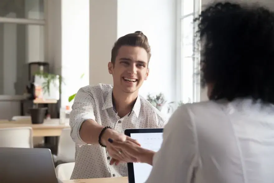 Conozca la reglamentación de la deducción del primer empleo